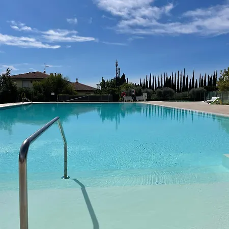 Idyllische Mit Garten Und Pool Бардоліно
