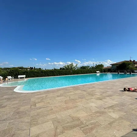 Idyllische Mit Garten Und Pool Apartman Bardolino