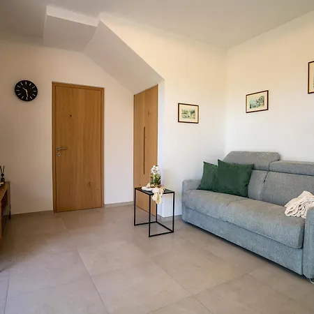 Apartman Idyllische Mit Garten Und Pool