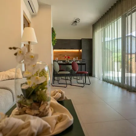 Idyllische Mit Garten Und Pool Апартаменти Бардоліно