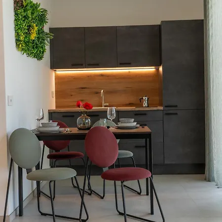 Idyllische Mit Garten Und Pool Бардоліно