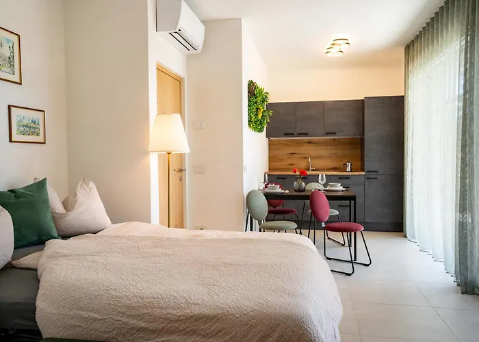 Idyllische Mit Garten Und Pool Lejlighed