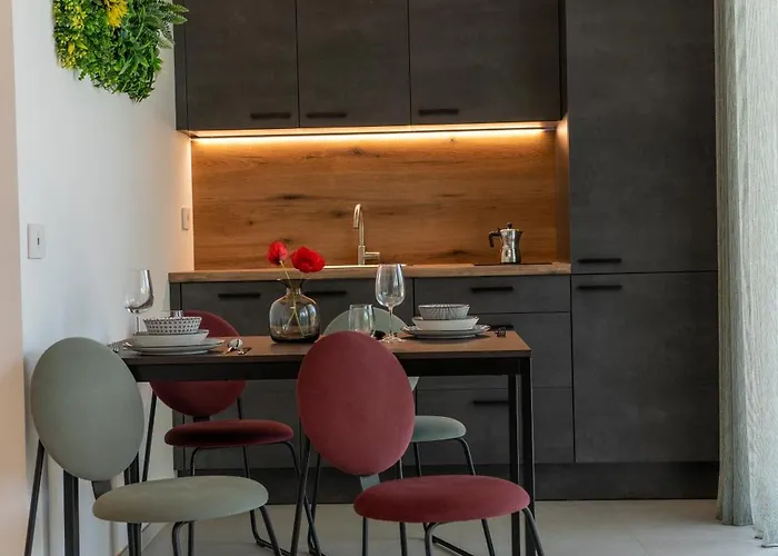 Idyllische Mit Garten Und Pool Bardolino