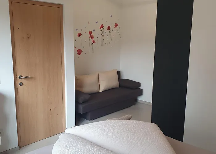 Idyllische Mit Garten Und Pool Bardolino