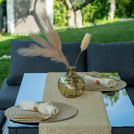 Idyllische Mit Garten Und Pool Bardolino