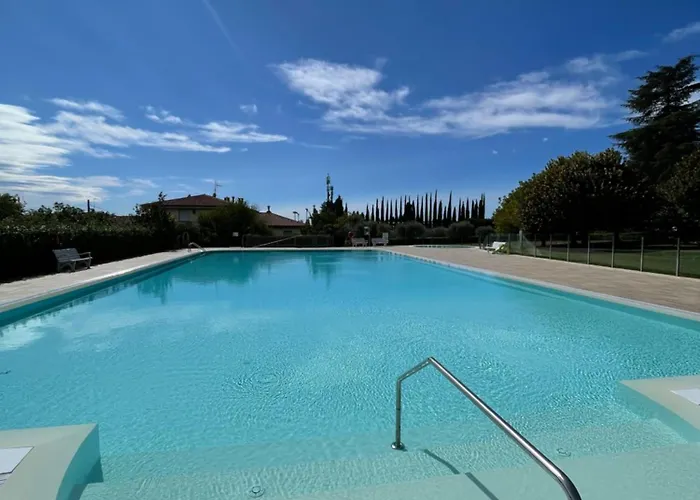Idyllische Mit Garten Und Pool Bardolino