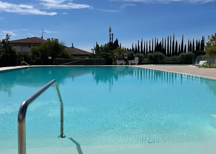 Idyllische Mit Garten Und Pool Bardolino