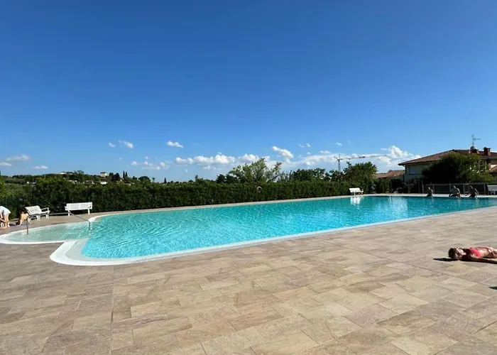 Idyllische Mit Garten Und Pool Apartment Bardolino